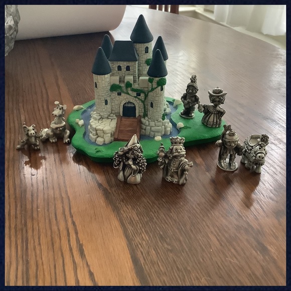 Collectors Hudson Porcelain Hand Painted Castle